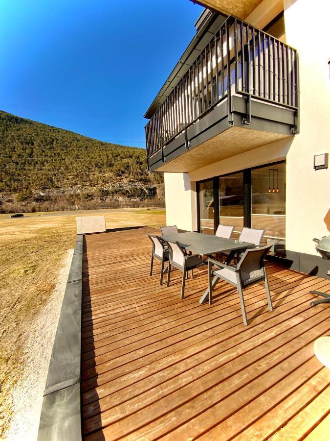 Deluxefort Fuer 10 Gaeste Mit Eigenem Whirlpool Und Fasssauna Imst Bagian luar foto