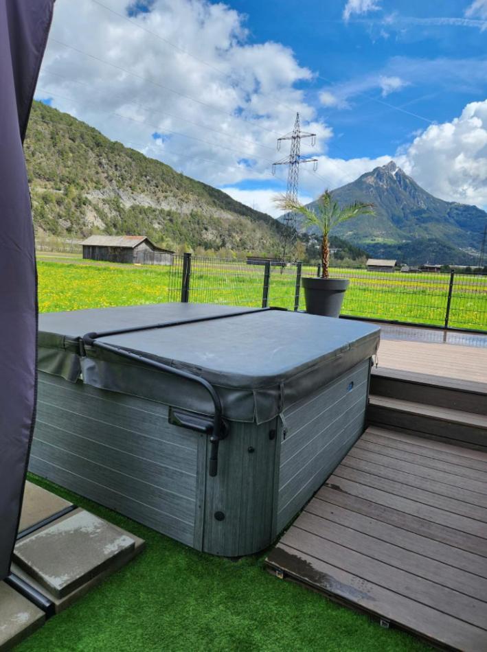 Deluxefort Fuer 10 Gaeste Mit Eigenem Whirlpool Und Fasssauna Imst Bagian luar foto