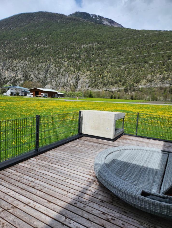Deluxefort Fuer 10 Gaeste Mit Eigenem Whirlpool Und Fasssauna Imst Bagian luar foto