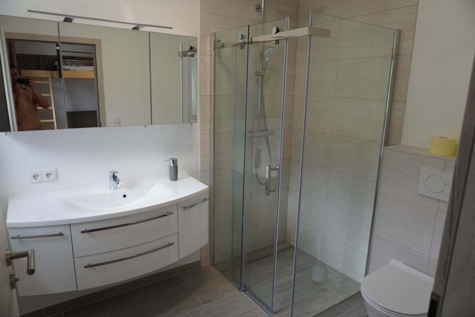 Deluxefort Fuer 10 Gaeste Mit Eigenem Whirlpool Und Fasssauna Imst Bagian luar foto
