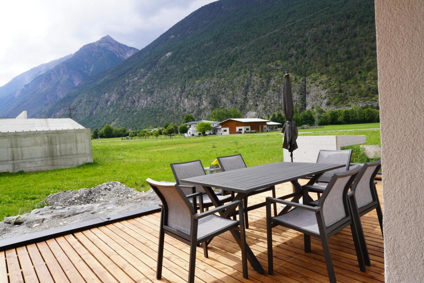 Deluxefort Fuer 10 Gaeste Mit Eigenem Whirlpool Und Fasssauna Imst Bagian luar foto