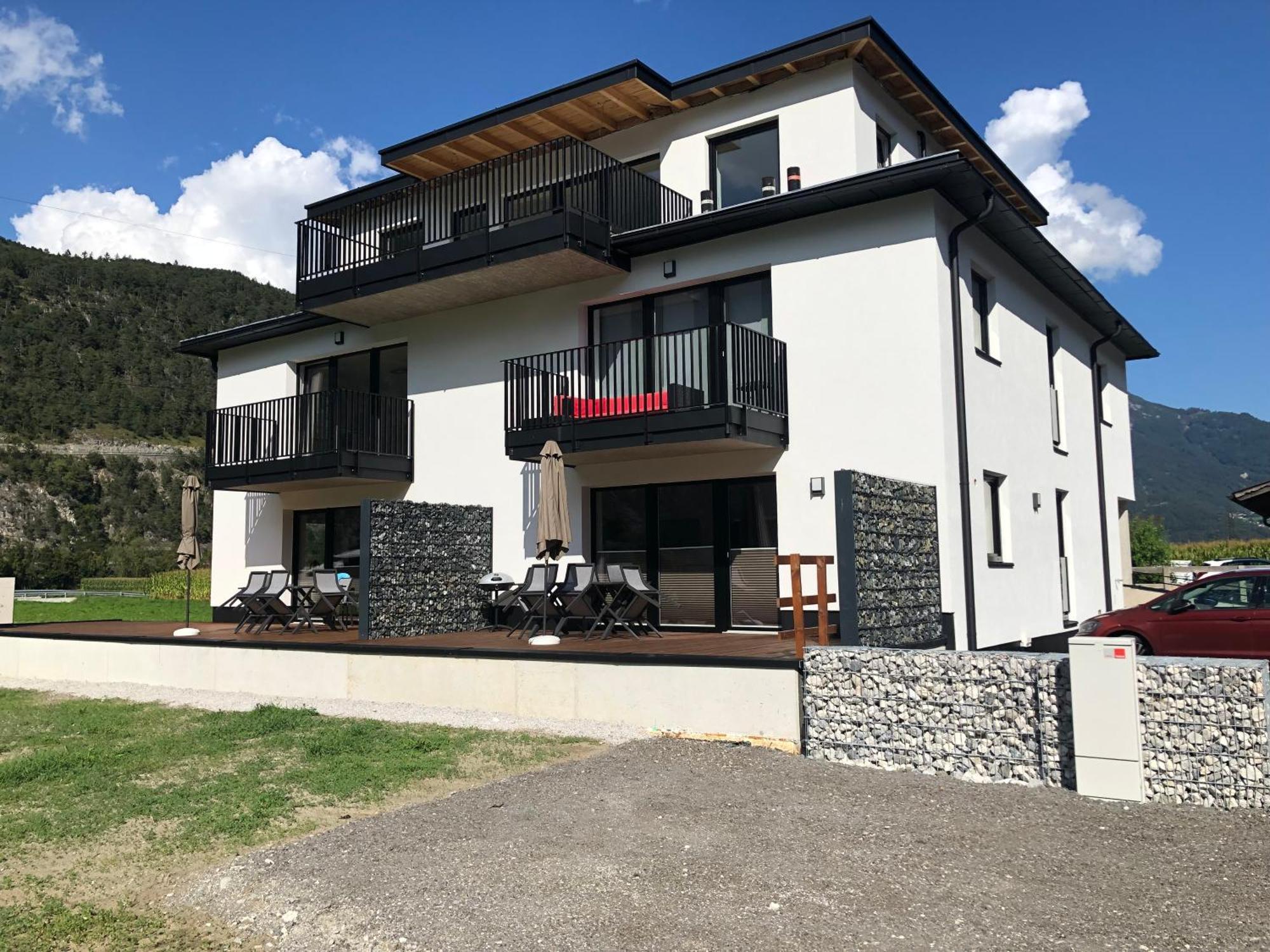 Deluxefort Fuer 10 Gaeste Mit Eigenem Whirlpool Und Fasssauna Imst Bagian luar foto